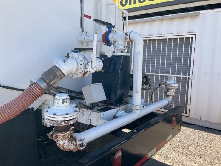 2010-international-7600-image-12