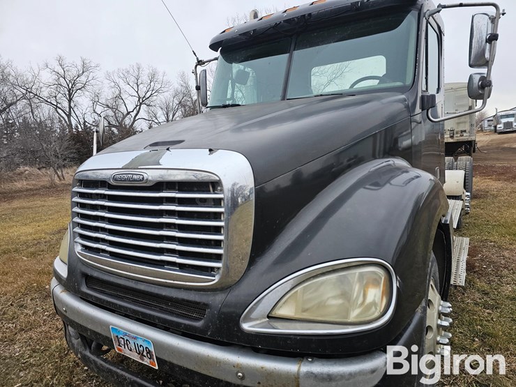 2003-freightliner-columbia-120-image-17