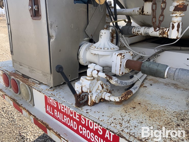 2012-peterbilt-337-image-20