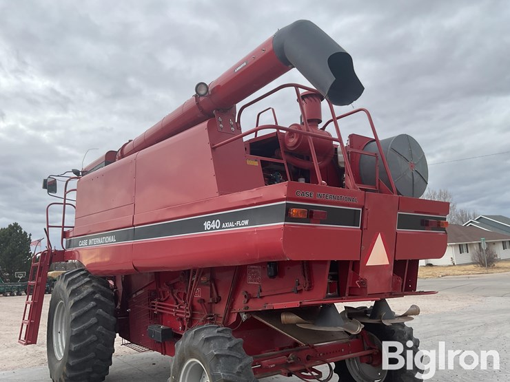 1990-case-ih-1640-image-19