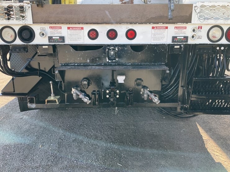 2009-international-7400-image-11