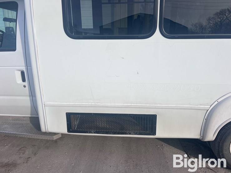 2011-ford-e450-image-14