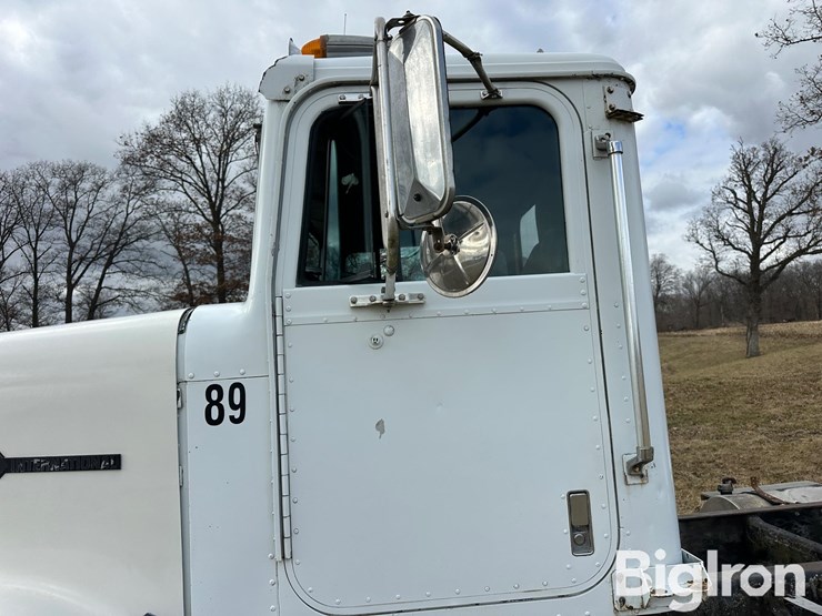 1989-international-9300-image-13