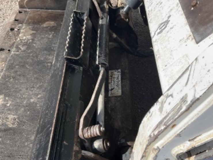 2009-bobcat-s205-image-11