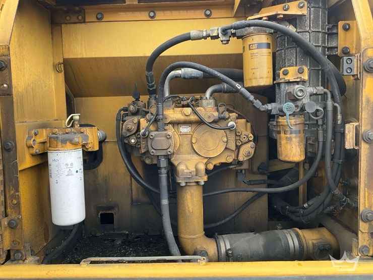 caterpillar-325d-image-19