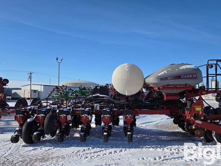 2014-case-ih-1255-image-8