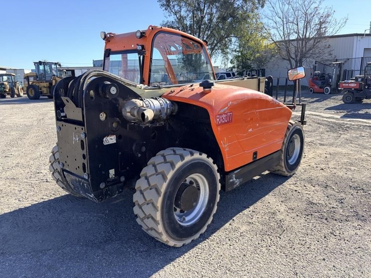 2015-jlg-g5-18a-image-3