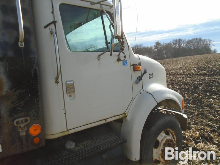 1999-international-8100-image-16