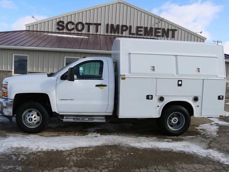 2016-chevrolet-3500-image-1