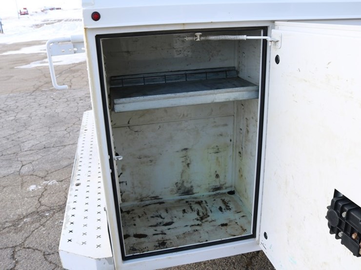 2013-chevrolet-3500-image-22