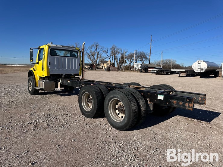 2011-freightliner-m2-106-image-7
