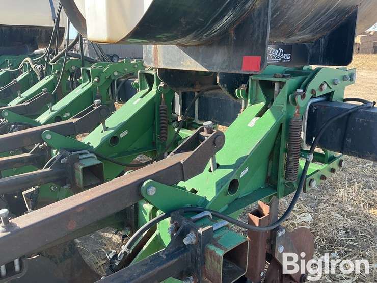 schlagel-8r30-strip-till-image-20