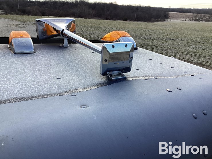 2000-freightliner-fld120-image-19