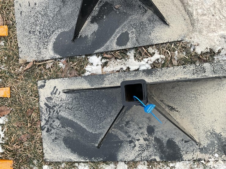 skid-steer-trailer-mover-hitch-attachment-image-4