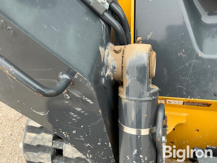 2022-deere-333g-image-18