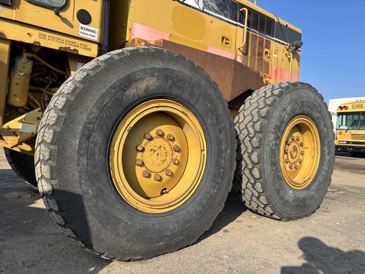 2005-caterpillar-143h-image-29