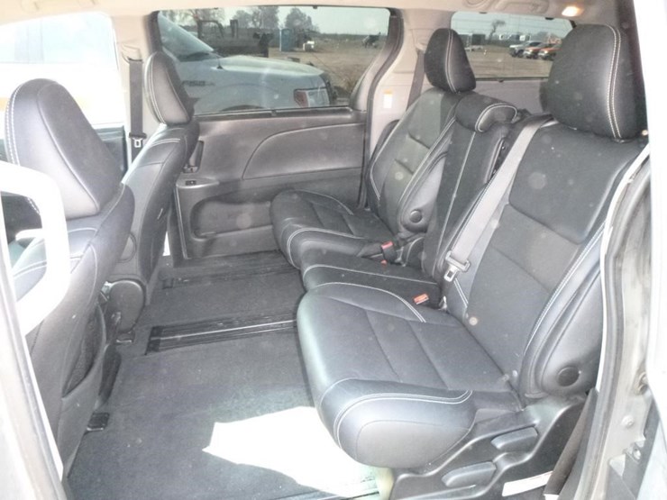 2017-toyota-sienna-image-7