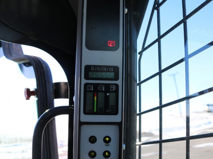 new-holland-l318-image-15