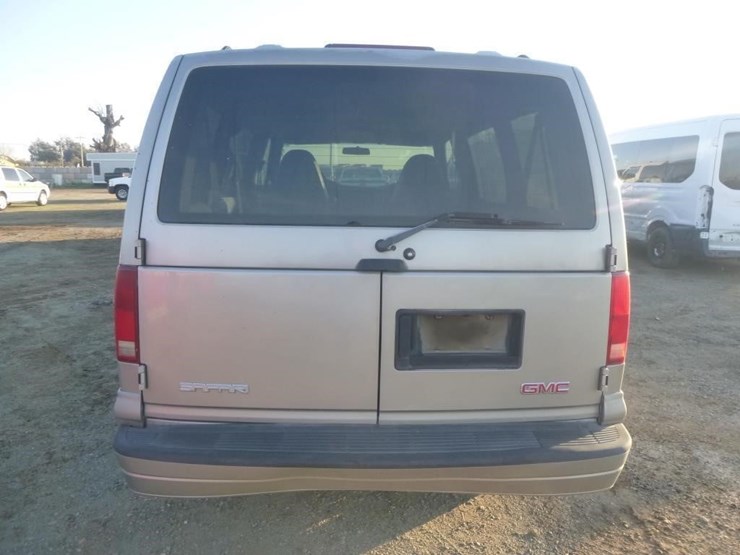 2004-gmc-safari-image-8