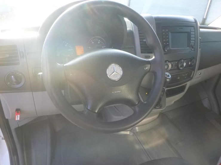 2017-utility-van-image-14