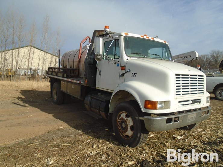 1999-international-8100-image-3