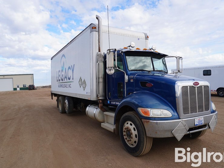 2008-peterbilt-335-image-3