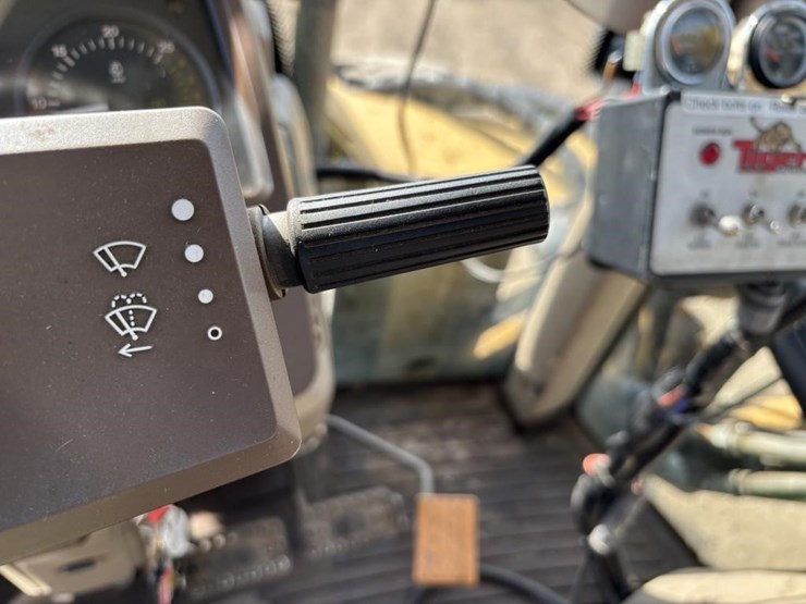 2005-john-deere-7220-image-26