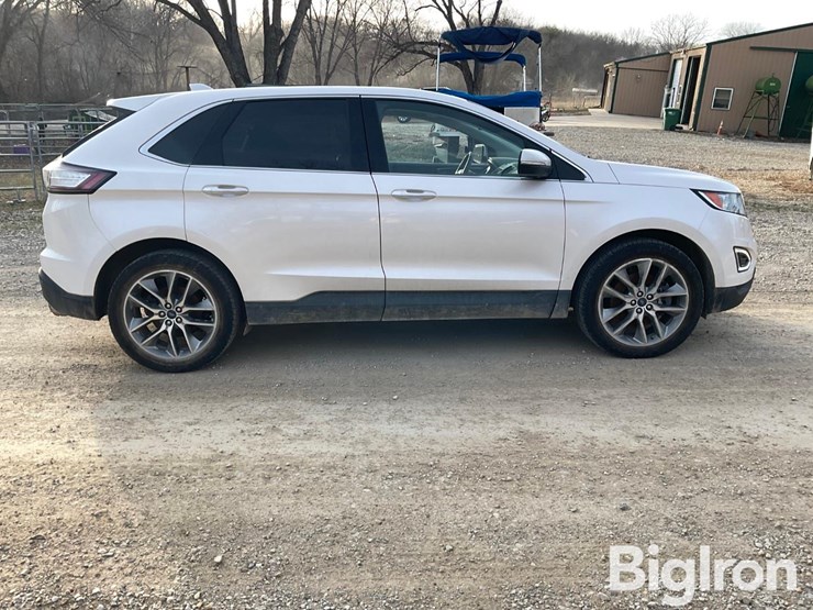 2016-ford-edge-titanium-image-4