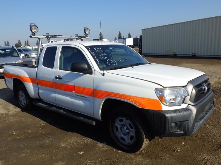 2013-toyota-tacoma-image-2