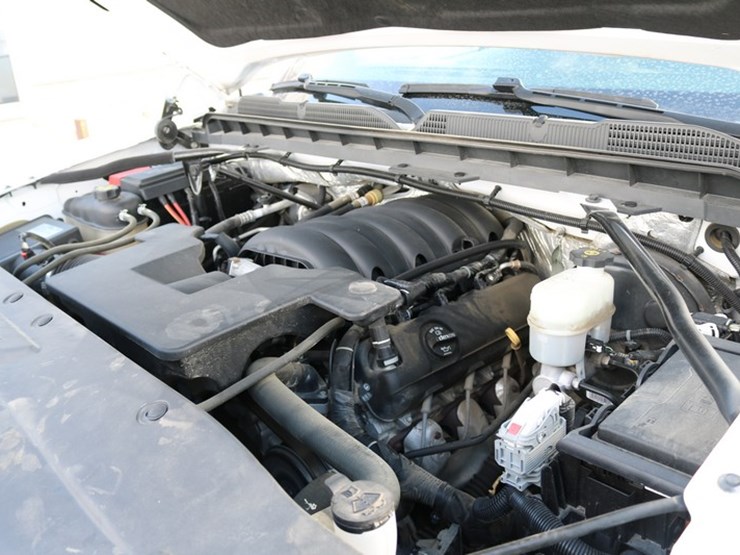 2016-chevrolet-1500-image-15