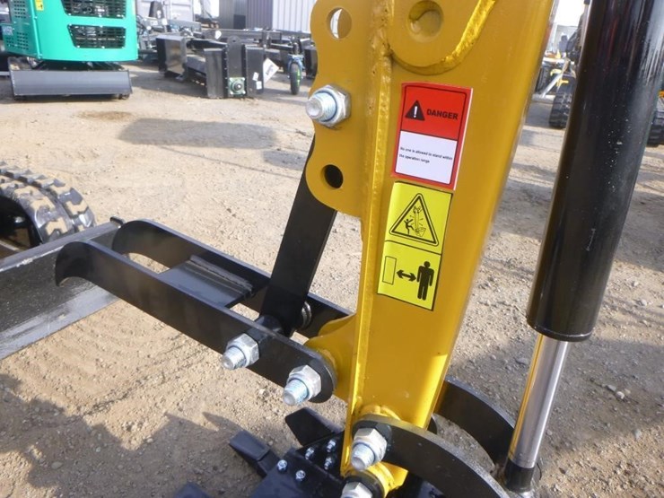 agt-h12r-hydraulic-excavator-image-12