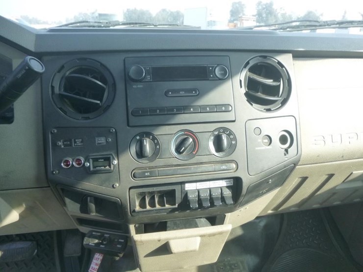 2010-ford-f550-image-11