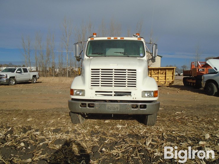 1999-international-8100-image-2