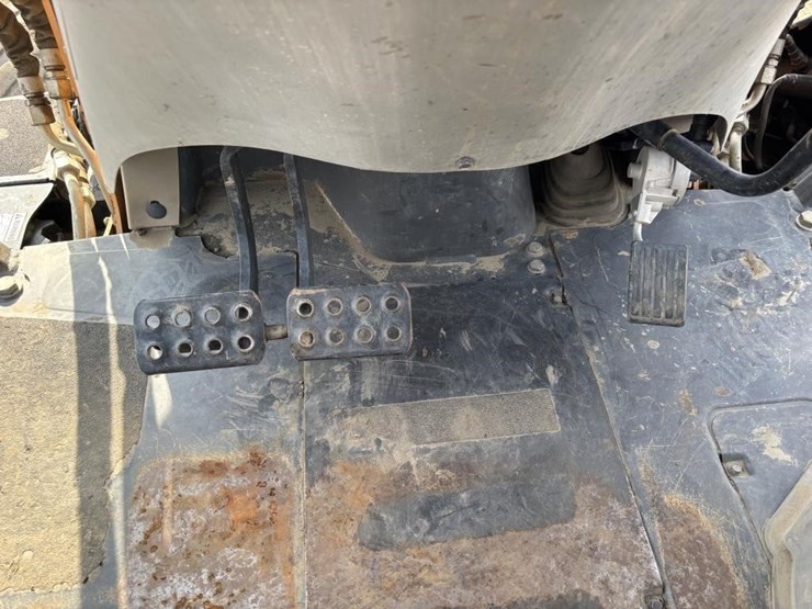 2017-case-580sn-image-20