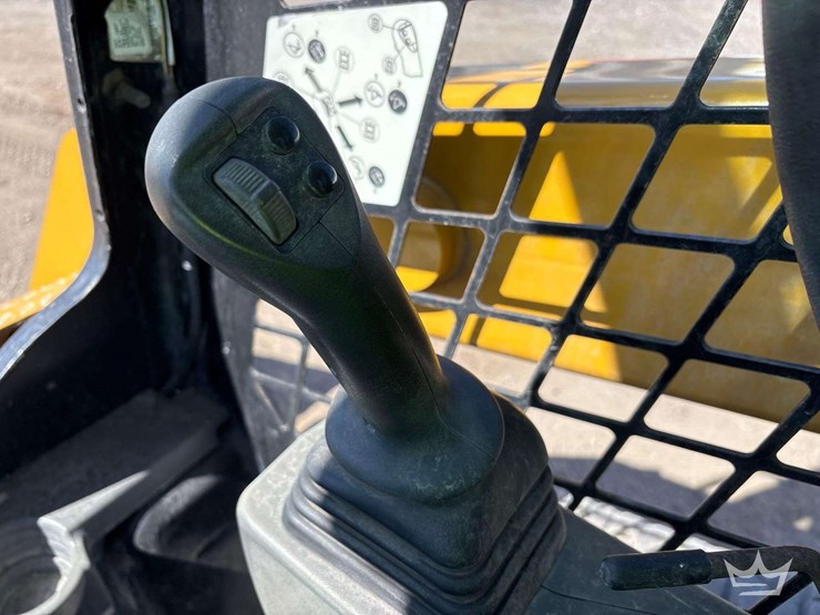 2023-caterpillar-259d3-image-24