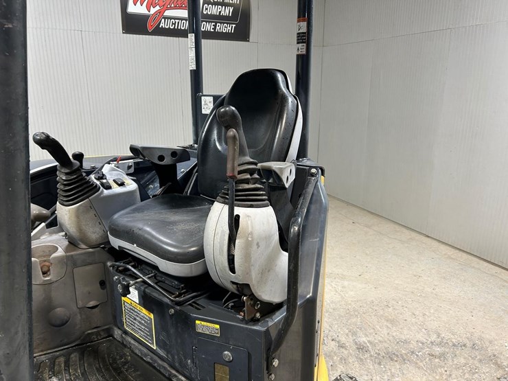 2017-deere-30g-image-22