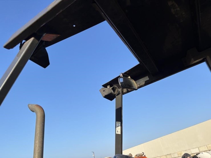 2011-case-570m-xt-image-43