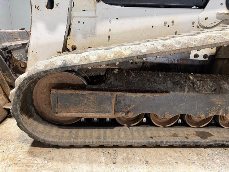 2017-bobcat-t770-image-12