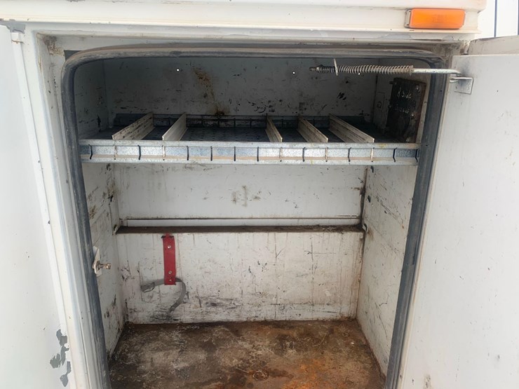 1999-chevrolet-3500-image-31