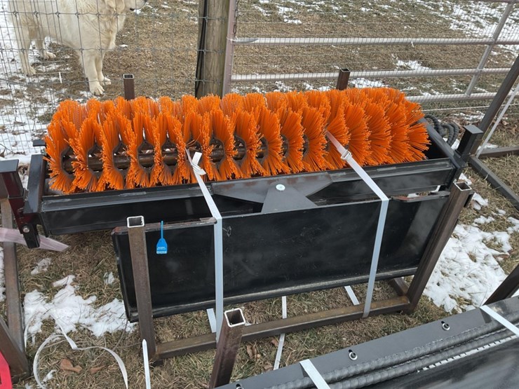 skid-steer-sweeper-se61,-61"-width,-30-50-rpm,-serial-bd-0325117-image-1