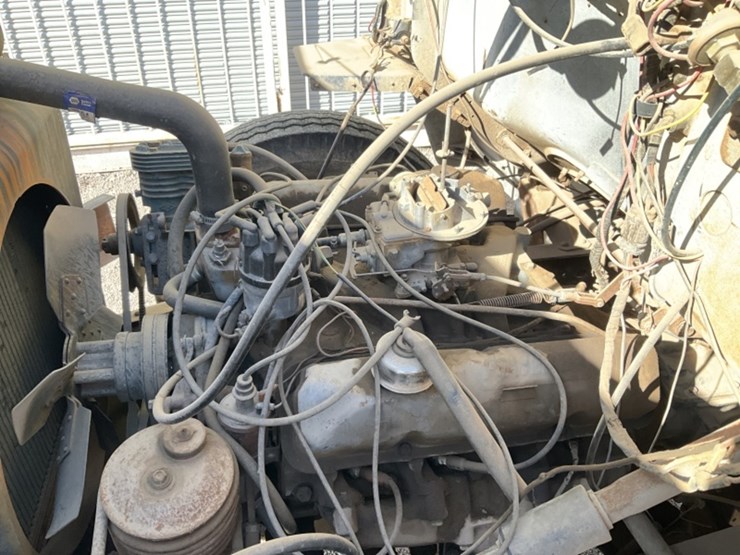 1975-ford-700-image-14