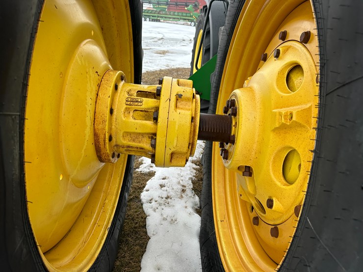 2012-john-deere-8310r-image-16