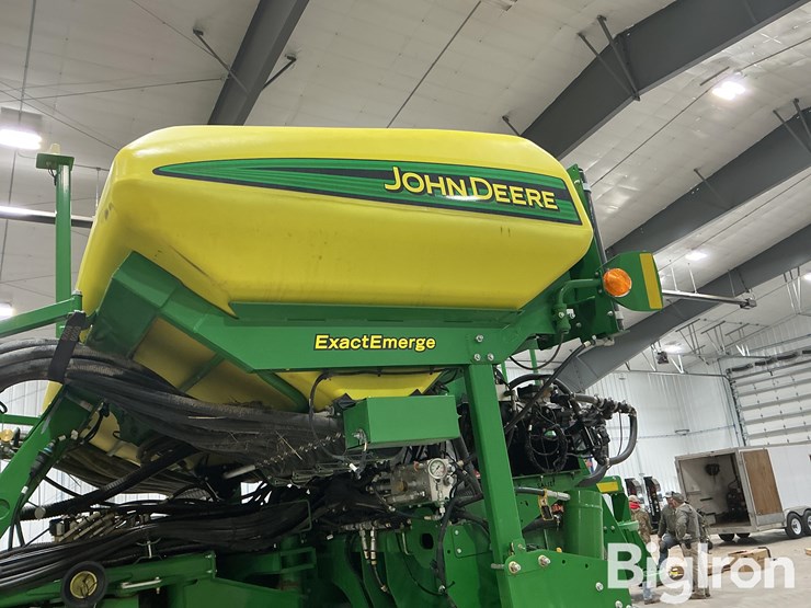 2016-john-deere-1775nt-image-15