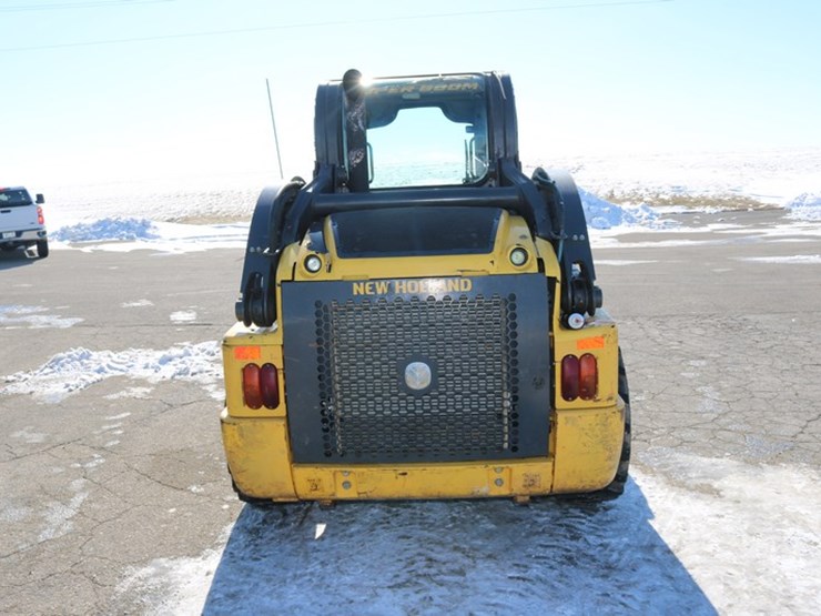 new-holland-l220-image-3