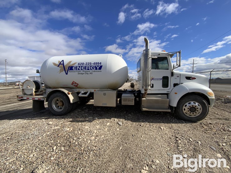 2012-peterbilt-337-image-4