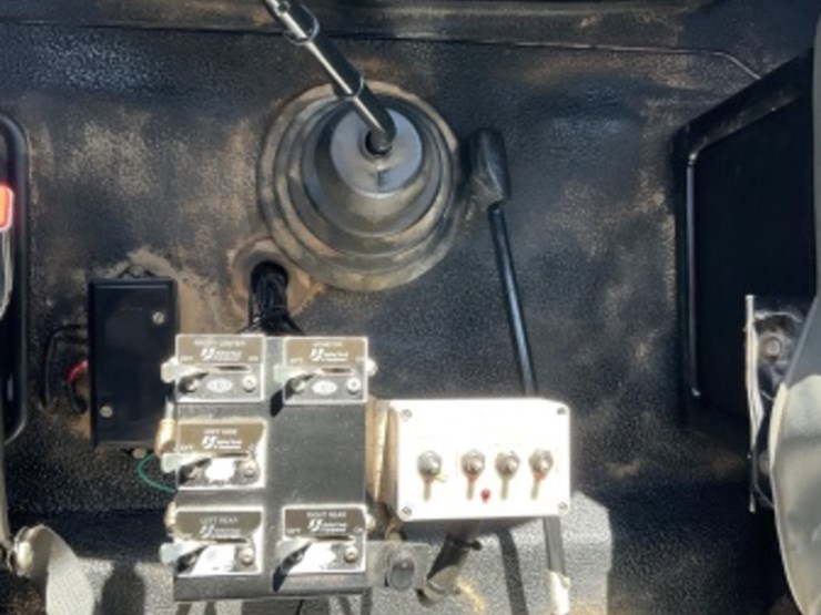 2010-international-7600-image-33