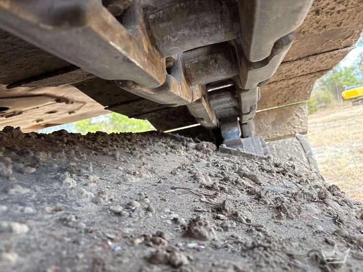 2017-caterpillar-336f-image-34