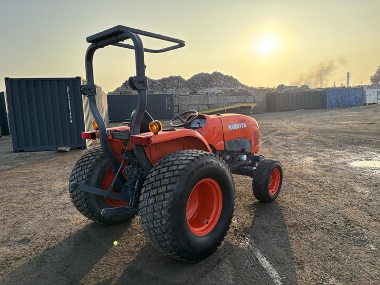 2017-kubota-l4701d-image-3