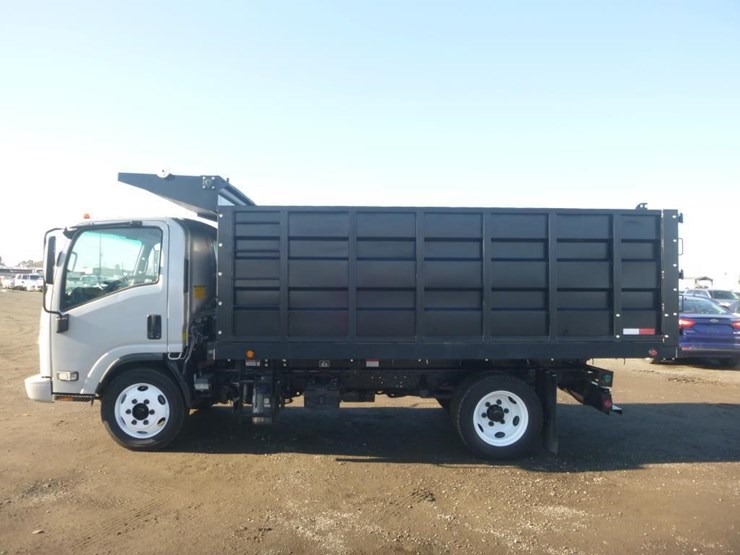 2018-isuzu-nqr-image-5