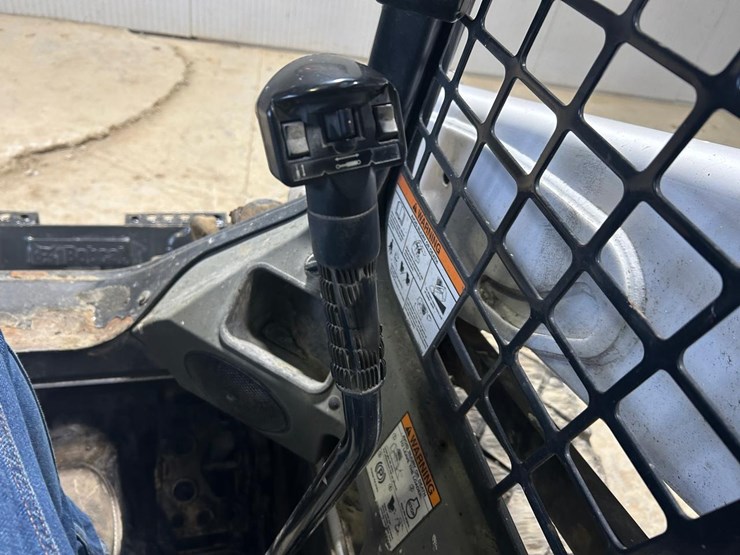 2015-bobcat-s590-image-24